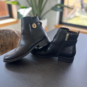 Tommy Hilfiger Black Ankle Boots with Chelsea Style
